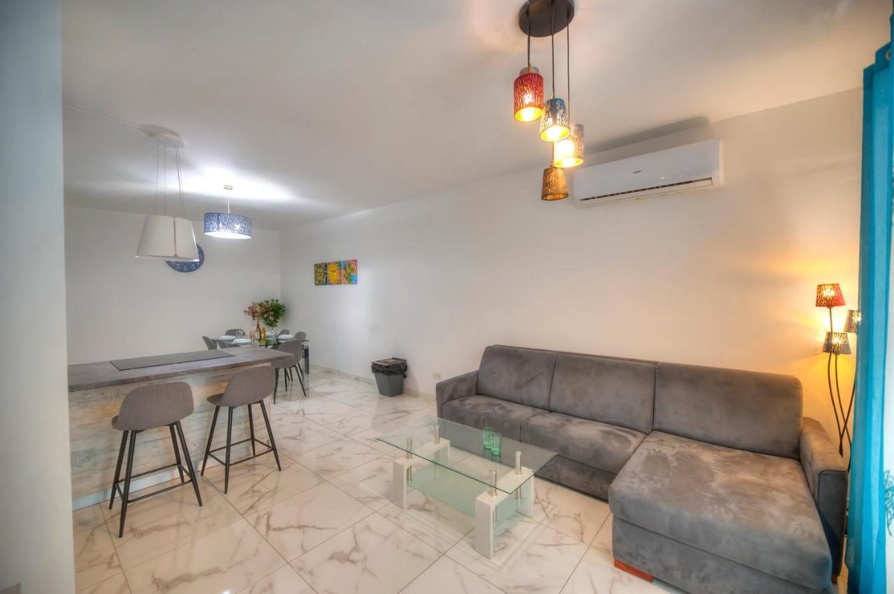 Spacious & Modern 3 Bedroom Near Seafront Jbor1-1 Apartment *