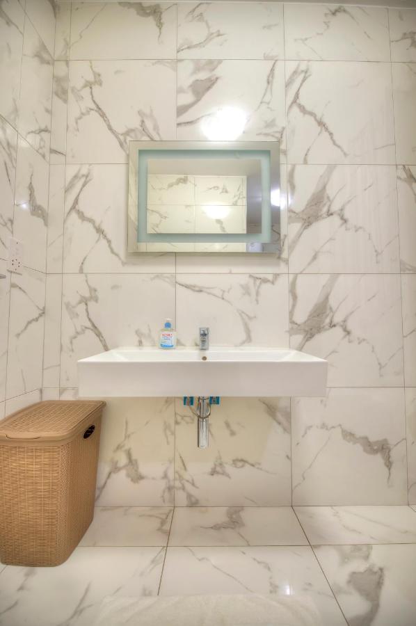 Spacious & Modern 3 Bedroom Near Seafront Jbor1-1 Apartment